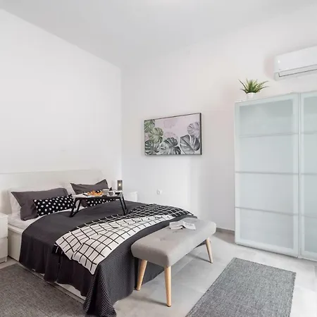 Tara & Ana Apartment Pula